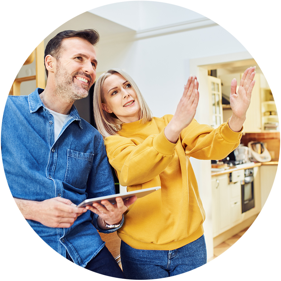 2 people managing money